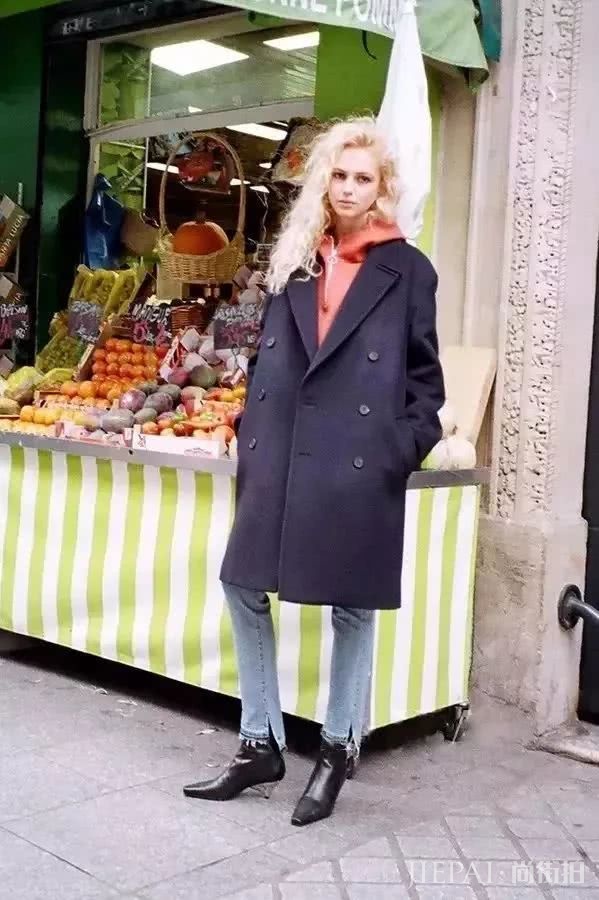 欧美街拍 连帽卫衣+大衣穿出冬季街头最潮STYLE