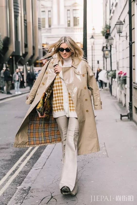 今冬新晋外套+外套成为时尚圈最火穿搭！