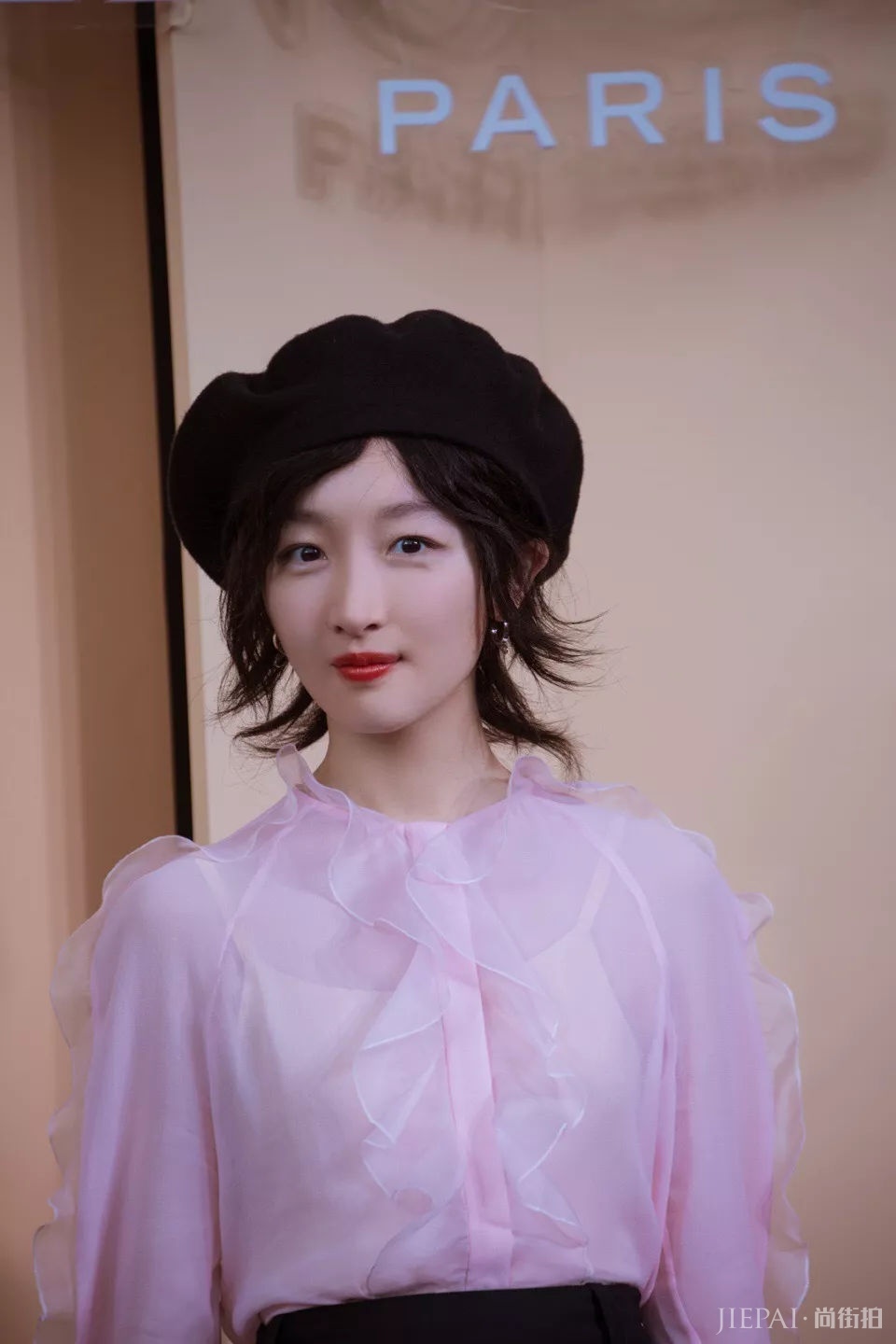 时尚回潮的趋势，周冬雨迷恋帽子？这几顶必须拥有