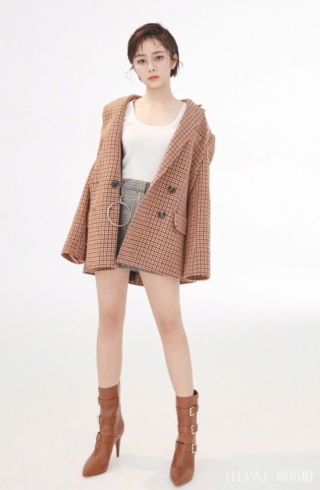 谭松韵穿“毛毯衣”终于不像学生!