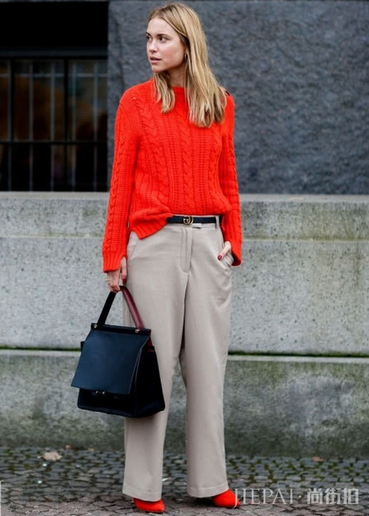 冬季一抹红,这6件红色毛衣搭配方法助你轻松出彩动人
