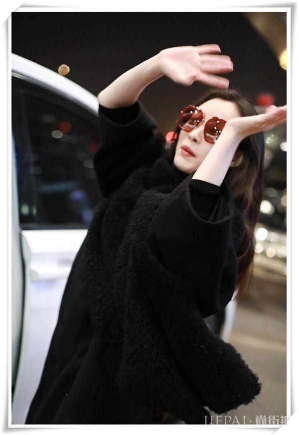倪妮行为举止宛若小女孩,活出自己!