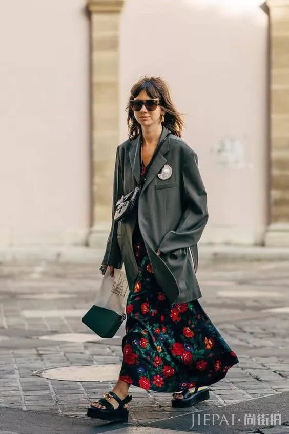 外套内搭的连衣裙有这些