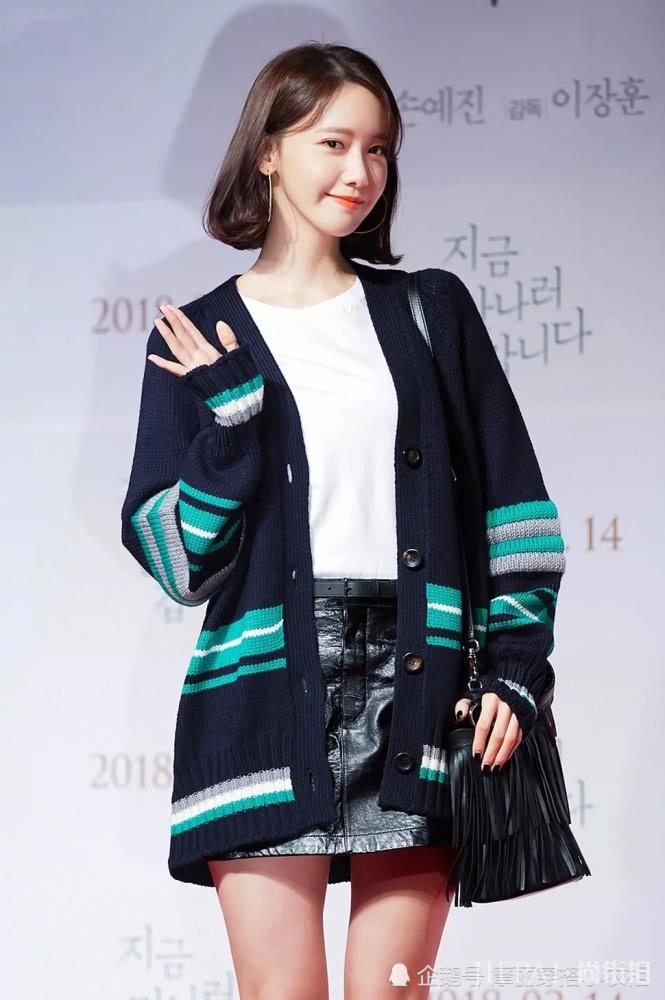 秋冬针织衫搭配这3款裙子,让你变身时尚之王