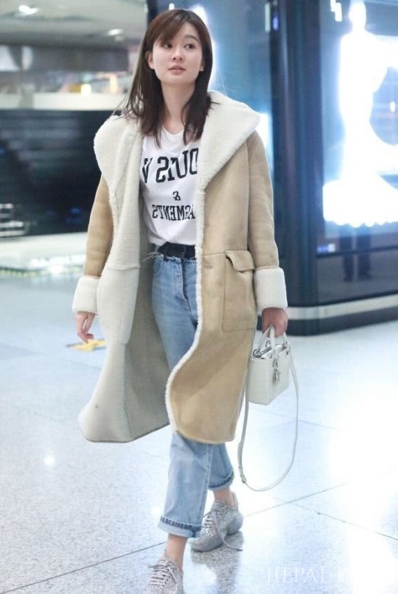 乔欣牛仔裤都洗到掉线也不换新的,意外成了时尚品!