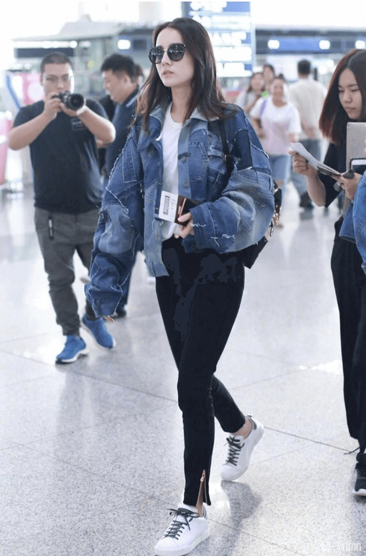 迪丽热巴变身18岁青春少女，风格多变不重样