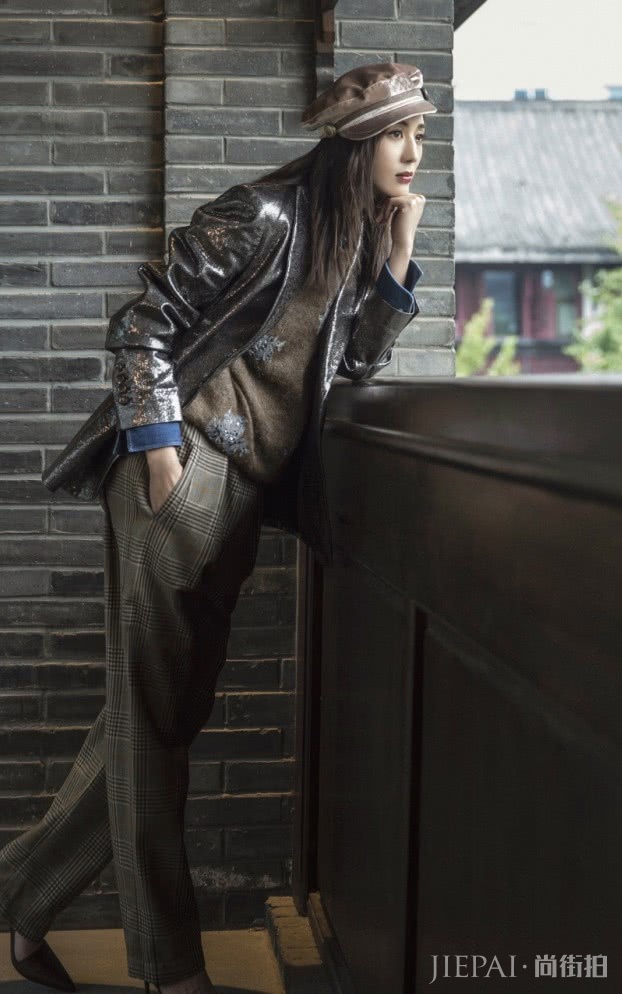 张钧甯了能把土掉渣“蛇皮外套”穿出高级感!