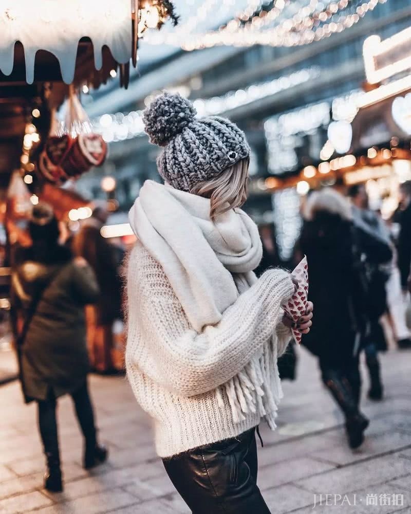 裙子+毛绒外套也很有范,走到哪都是时尚焦点