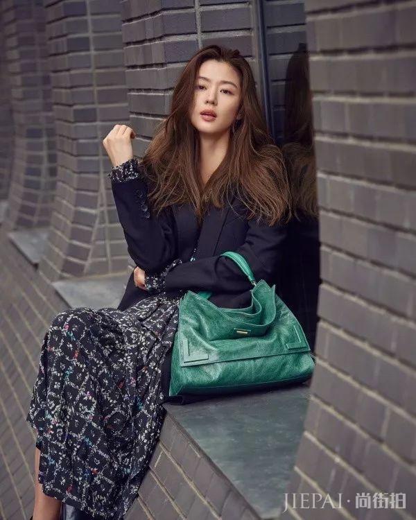 全智贤阔腿裤西装上身老娘天下最美，成“职场穿搭”模板！