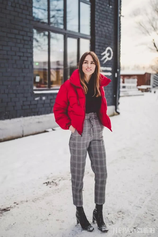 造型不够靓?黑色短靴来帮衬,尽显个性时尚范