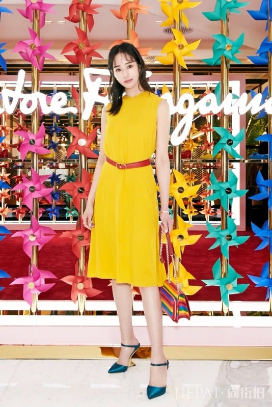 张钧甯的黄裙子,衣服普通加脸很美!