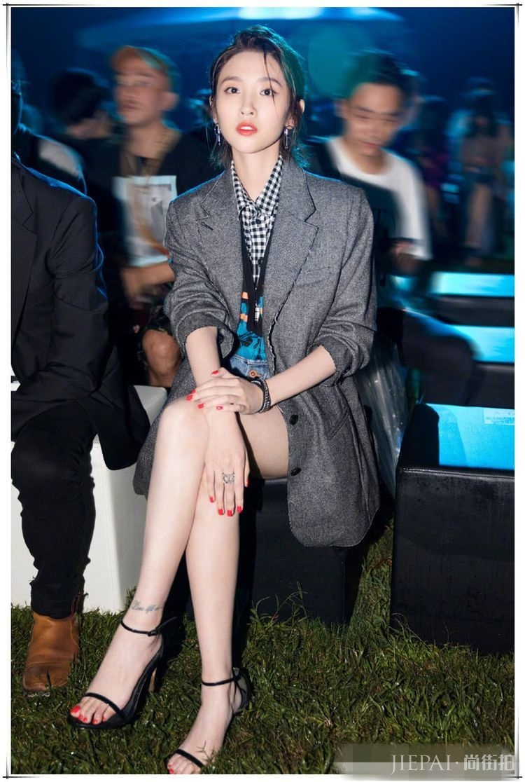 唐艺昕换了新发型,容貌大变样