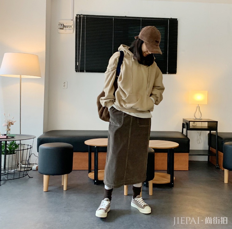 经典穿搭look 简约风格凸显甜美气质