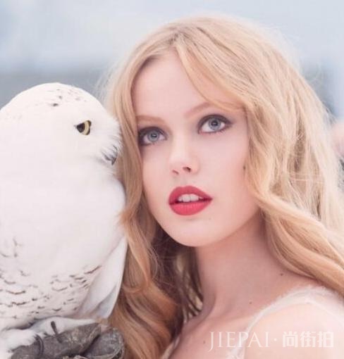 被誉为“落入凡间的精灵”，还碾压老前辈成大秀闭场的模特？