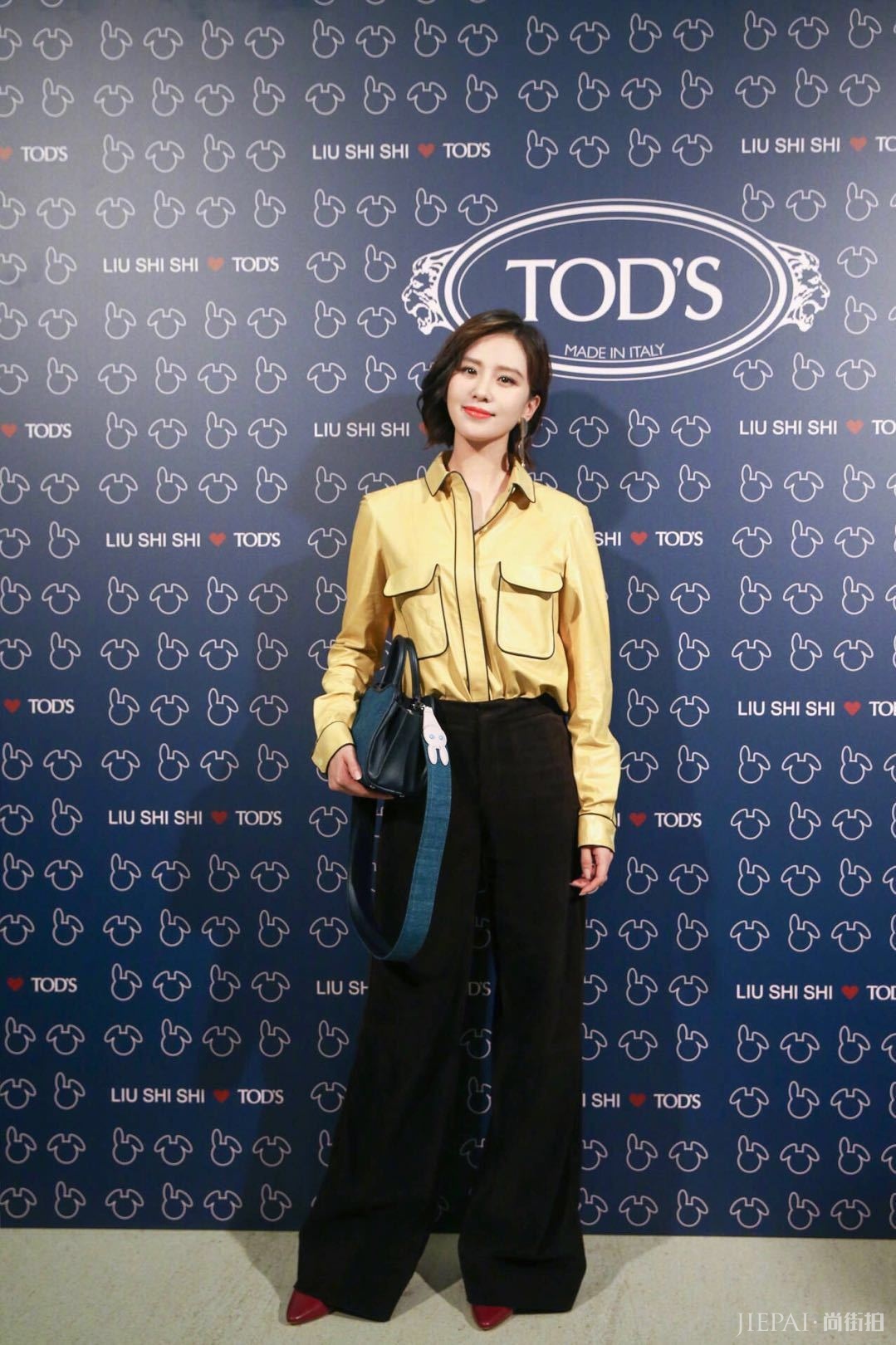 刘诗诗一头短发干练精致，帅气知性温柔！