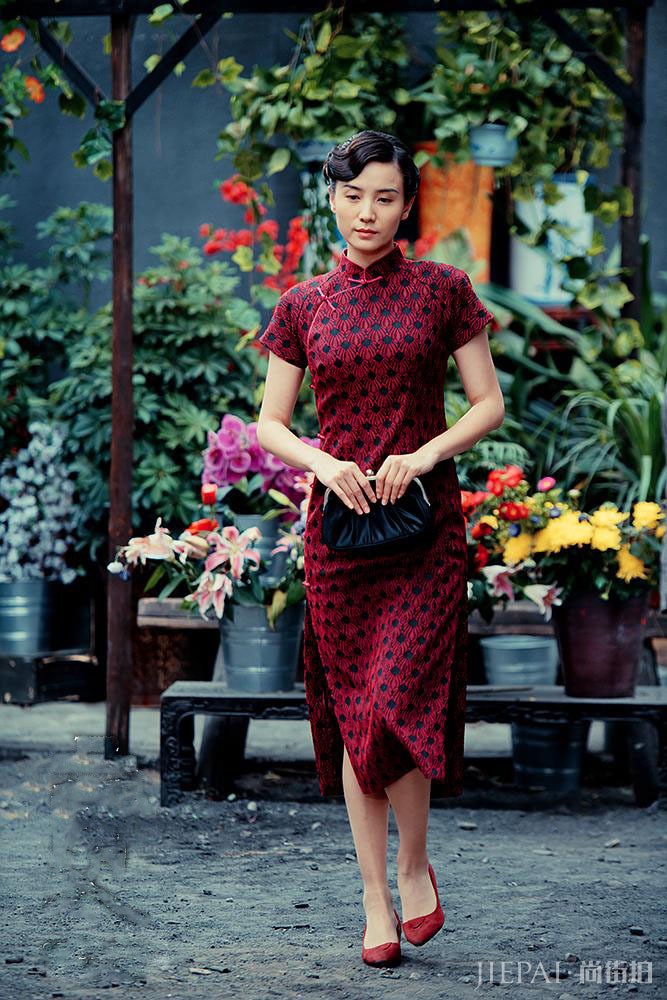 宋佳完美诠释什么是东方美,穿旗袍惊艳了时光!