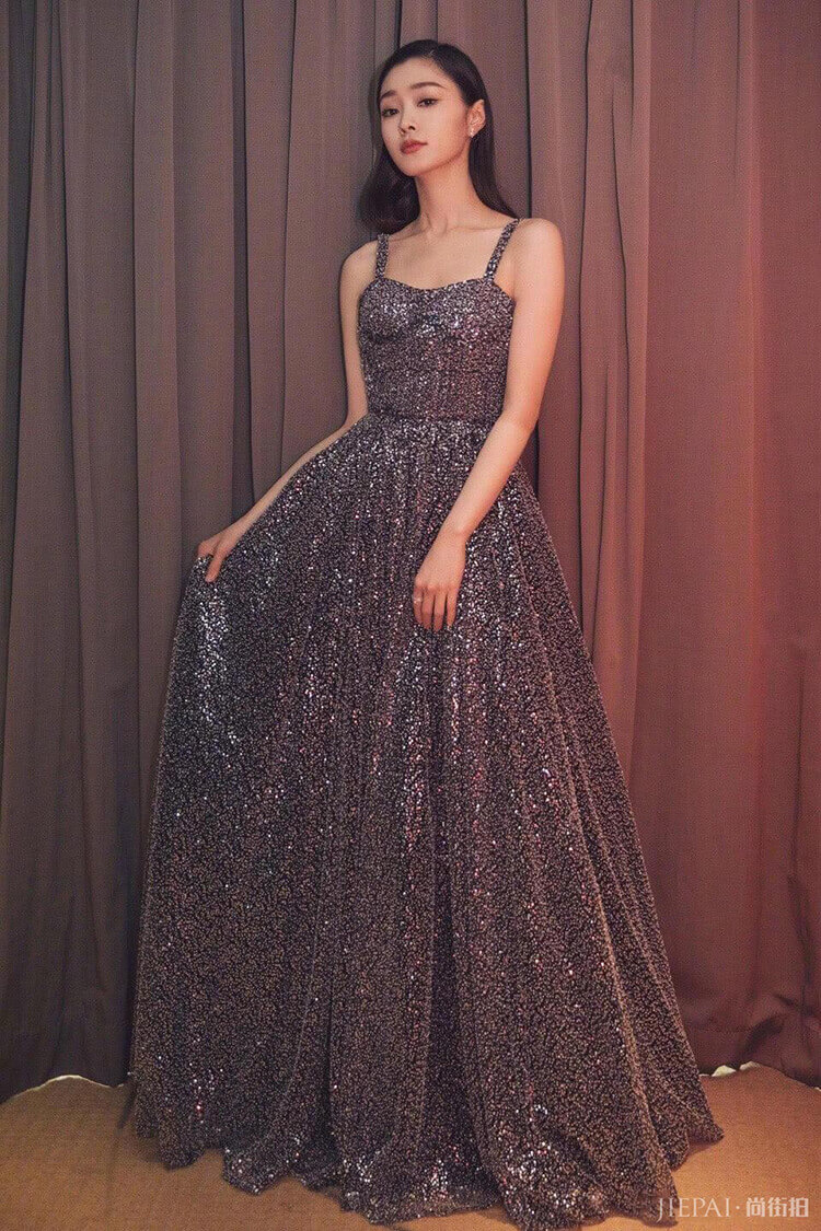 宋轶出道10年，穿星空亮片裙美成小仙女!