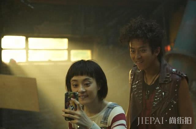 孙俪穿新造型出席活动现场，漂亮又年轻