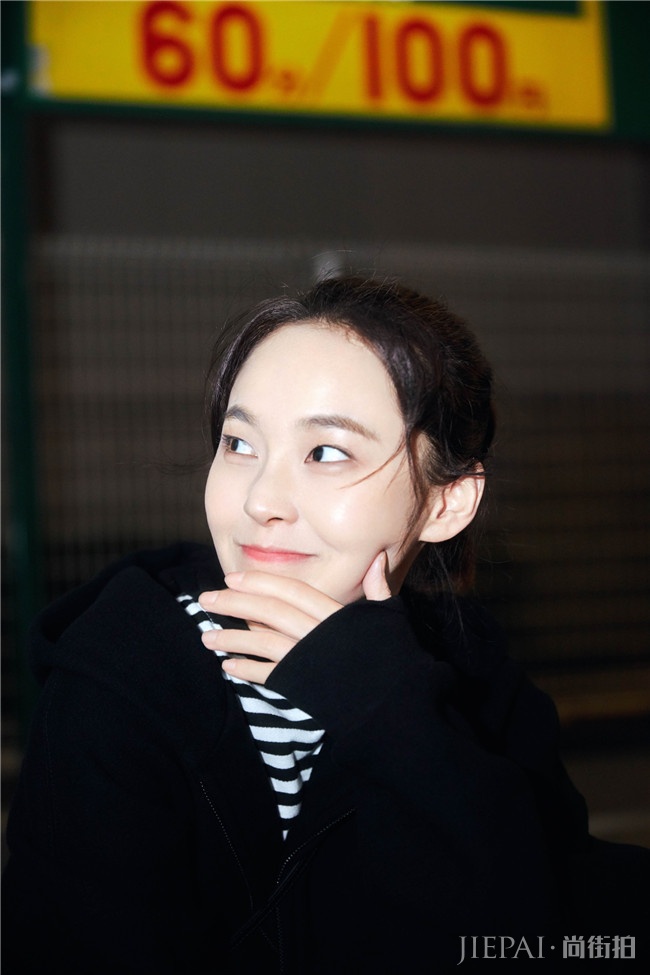 张佳宁甜美酷帅,冬日街拍来袭