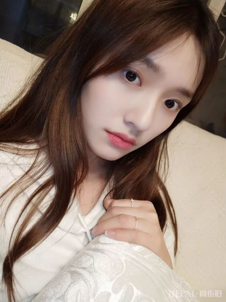 林允一定是年度最佳美妆博主 奶油肌养成术一定要get