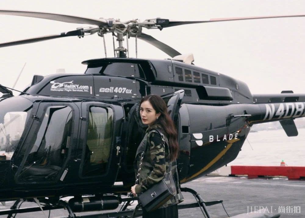 杨幂女神私服穿搭都高级，写真更是盛世美艳