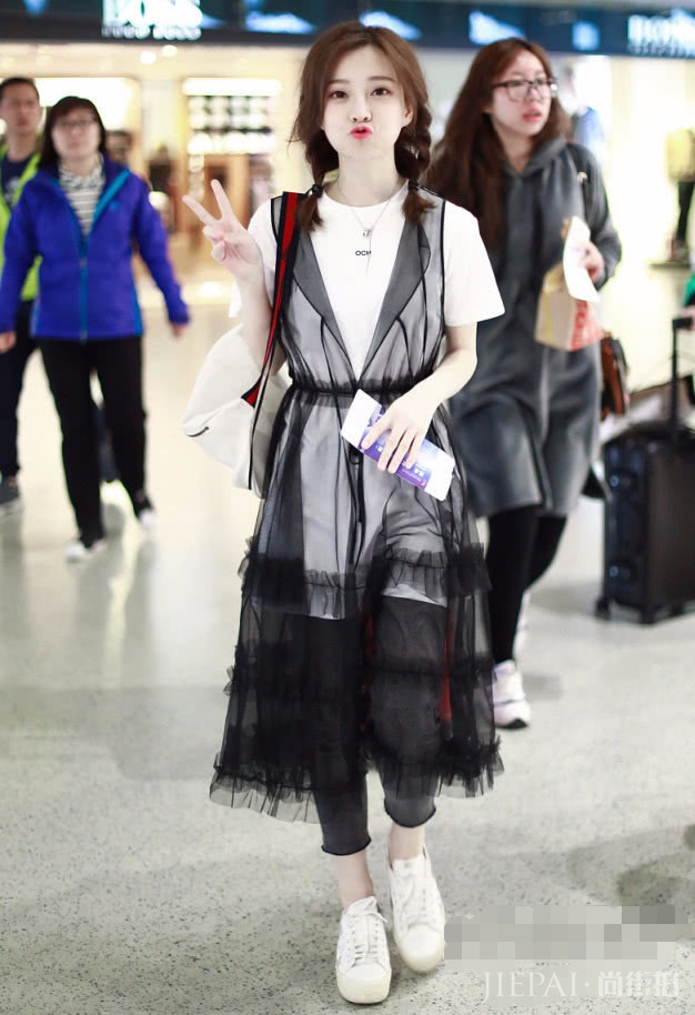 冯提莫穿纱裙少女,搭配穿出高级感!