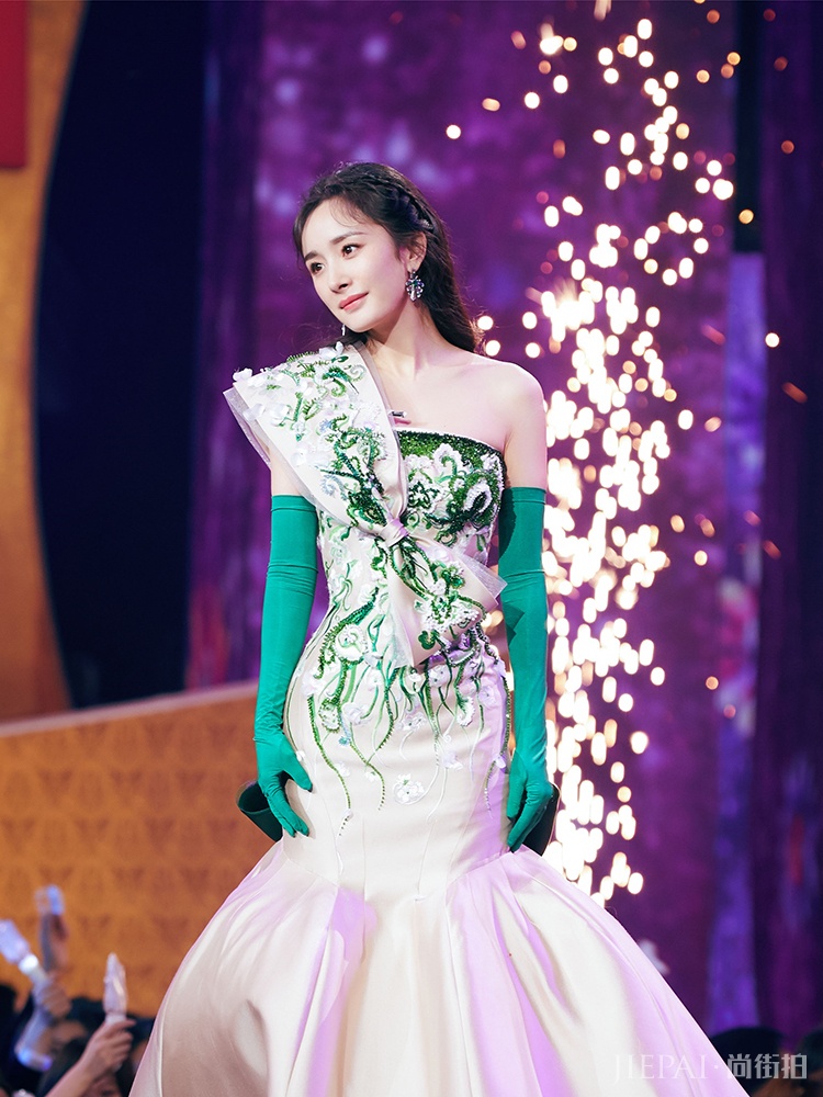 杨幂春晚礼服曝光!wuli大幂幂简直美爆了!