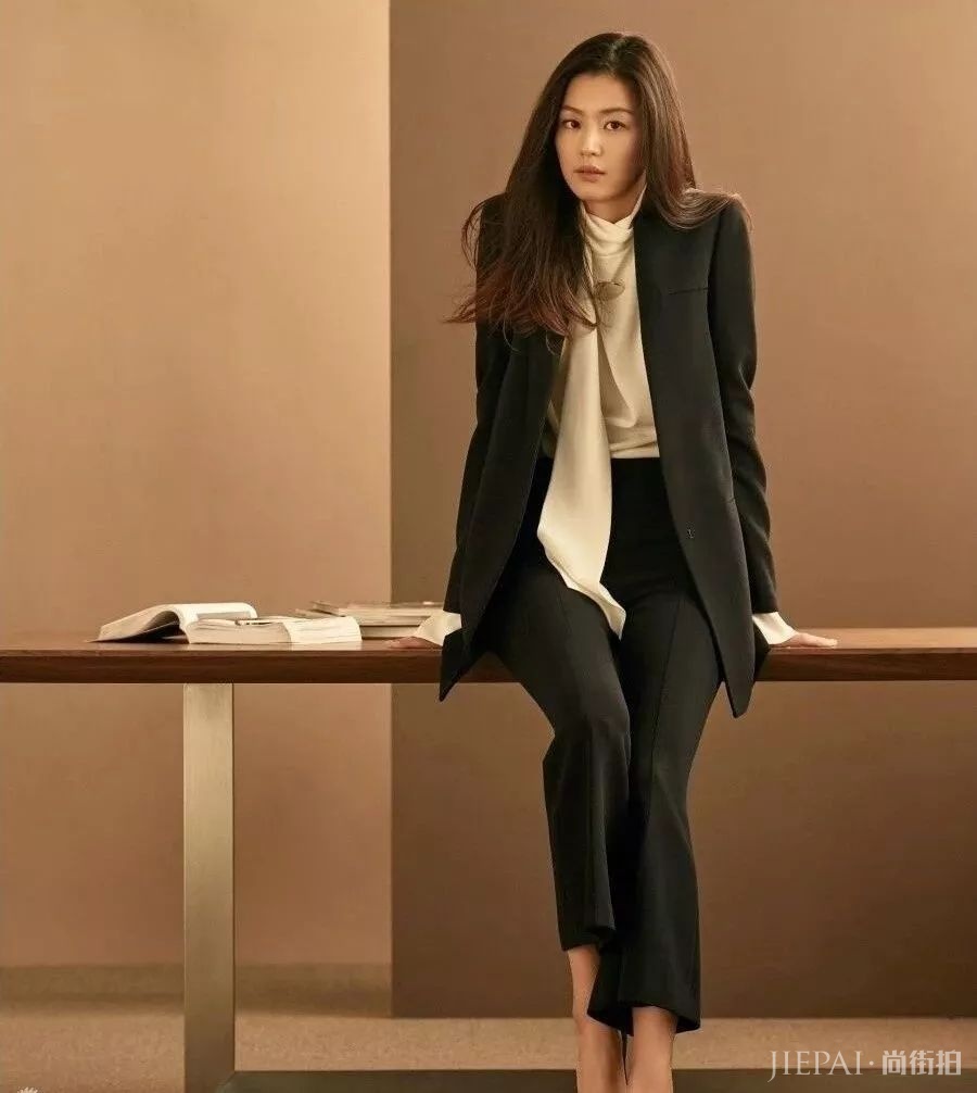 全智贤阔腿裤西装上身老娘天下最美，成“职场穿搭”模板！