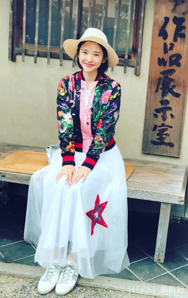 唐艺昕只要一条“星星裙”，就美成仙女！