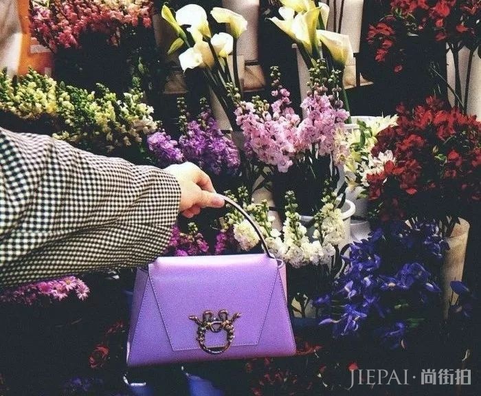 衣服再美也得配个好看的包包！