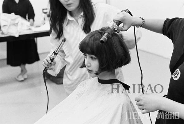 “人间芭比”Lisa的发色也是Real好看了!