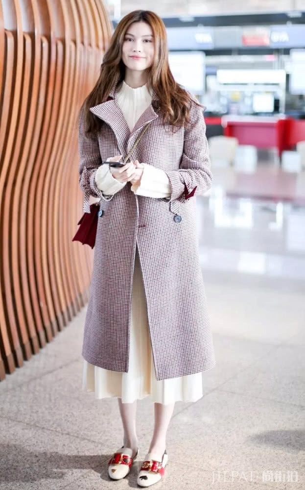 毛衣裙是你明智的选择,营造轻熟风