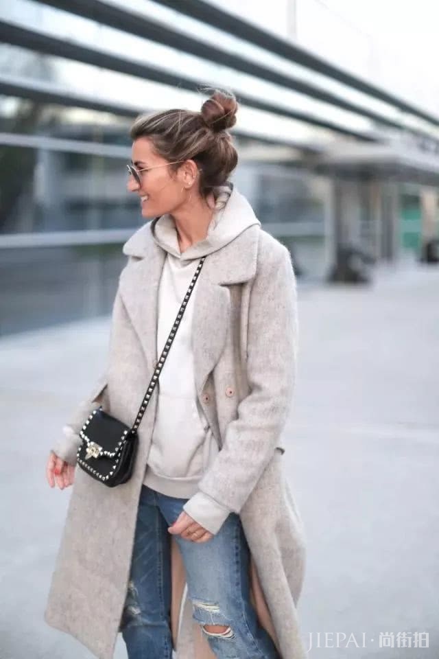 欧美街拍 连帽卫衣+大衣穿出冬季街头最潮STYLE