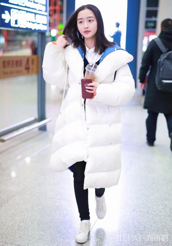 邓恩熙穿羽绒服变"大白熊"现身!