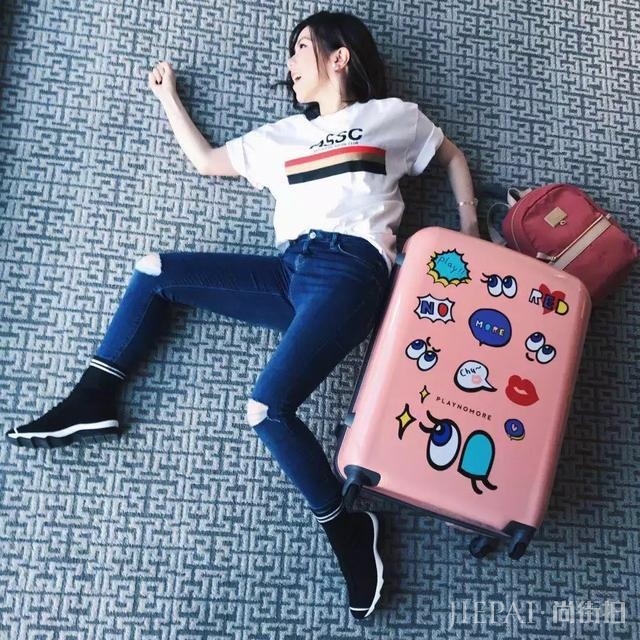 邓紫棋不穿皮裤比男生都要帅