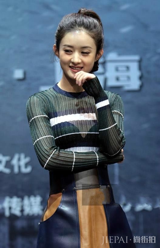 赵丽颖穿衣不低调,透视镂空,开启性感路线!