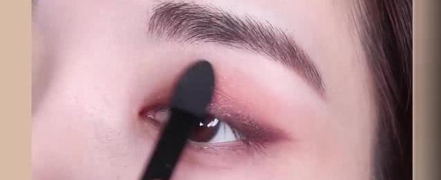 纯干货眼妆分享!冬季桃花妆,只用5分钟让你眼睛美的闪闪发光