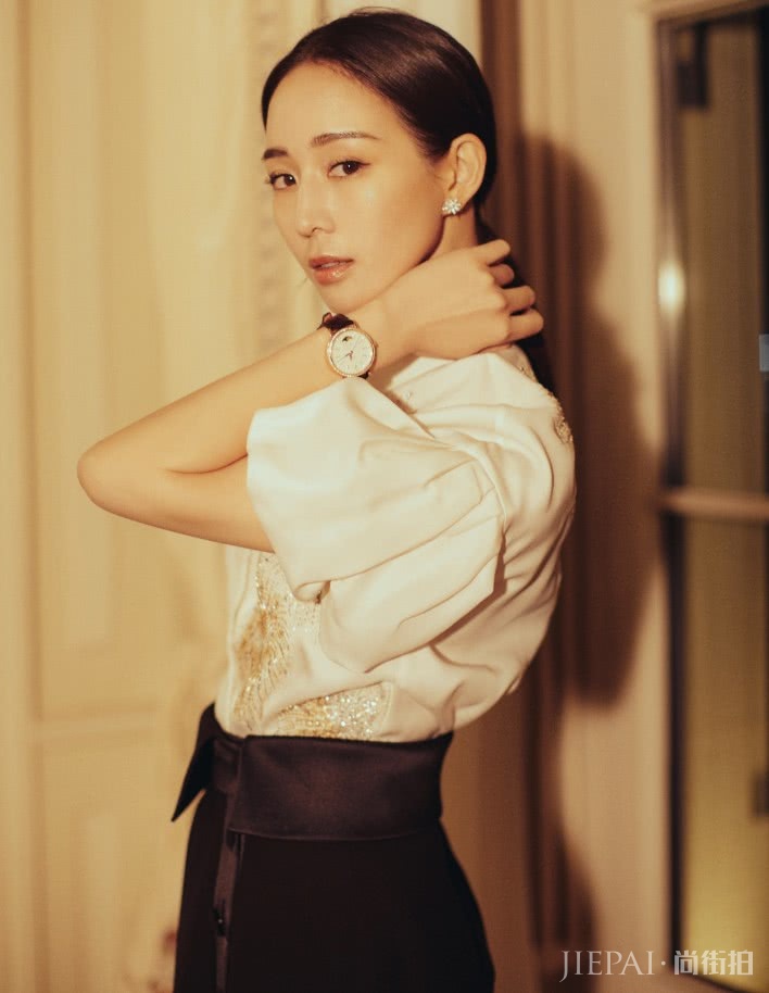 张钧甯非要裹条紧身裙，却意外带火了“苹果胯”！