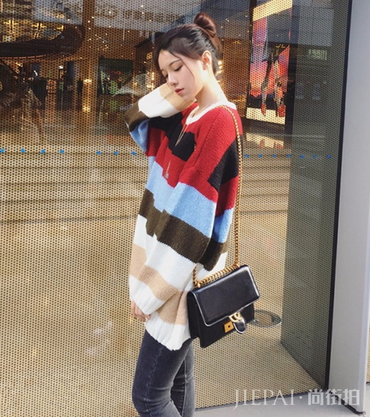 毛衣+牛仔裤，甜美又chic，带你演绎青春学院风