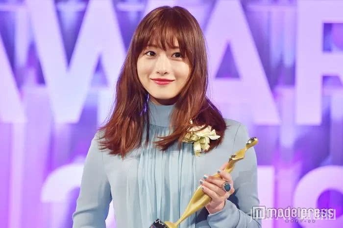 158的小个子女神,整天迷恋她32岁的颜,难道不腻吗?