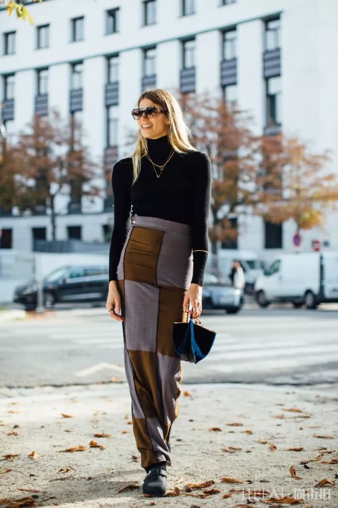 大衣羽绒服里面一件黑色打底衫全搞定