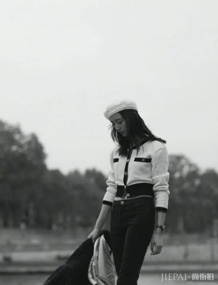 张钧甯圆领卫衣搭配小黑裤,不仅好看还超有女人味