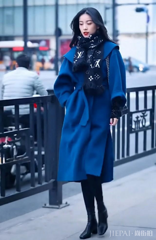 想秀秀“天鹅腿”，却是火了“鲶鱼鞋”，特别显腿细！