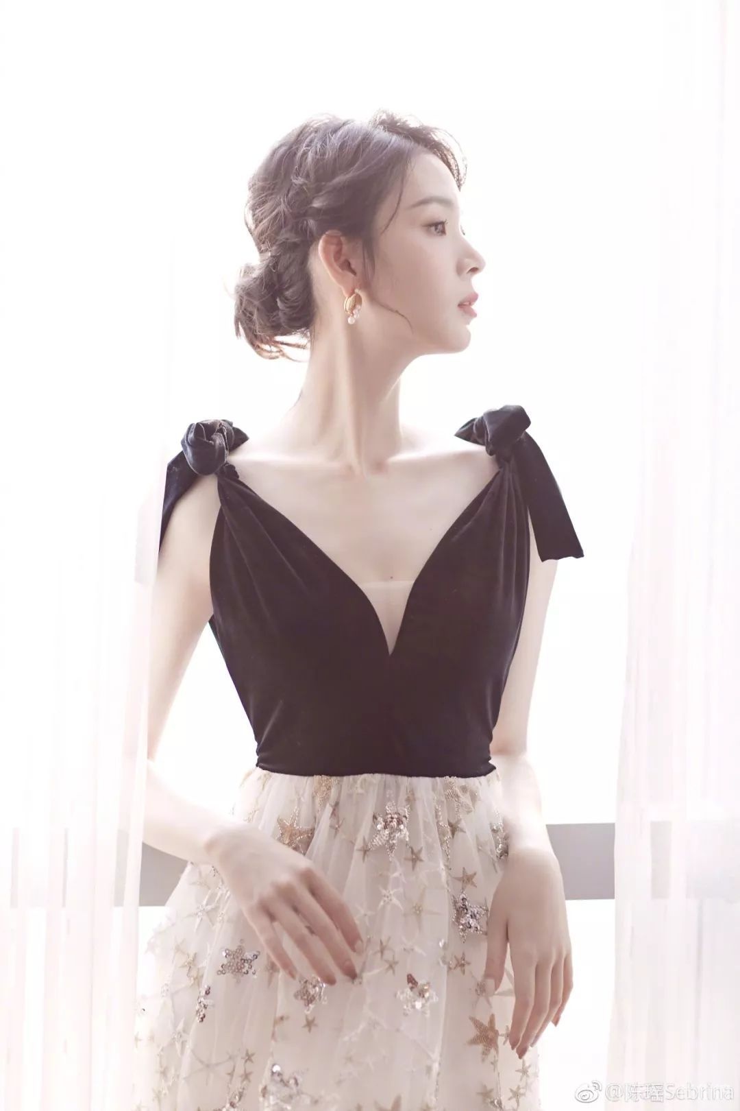 陈瑶的天鹅颈美到让人羡慕！