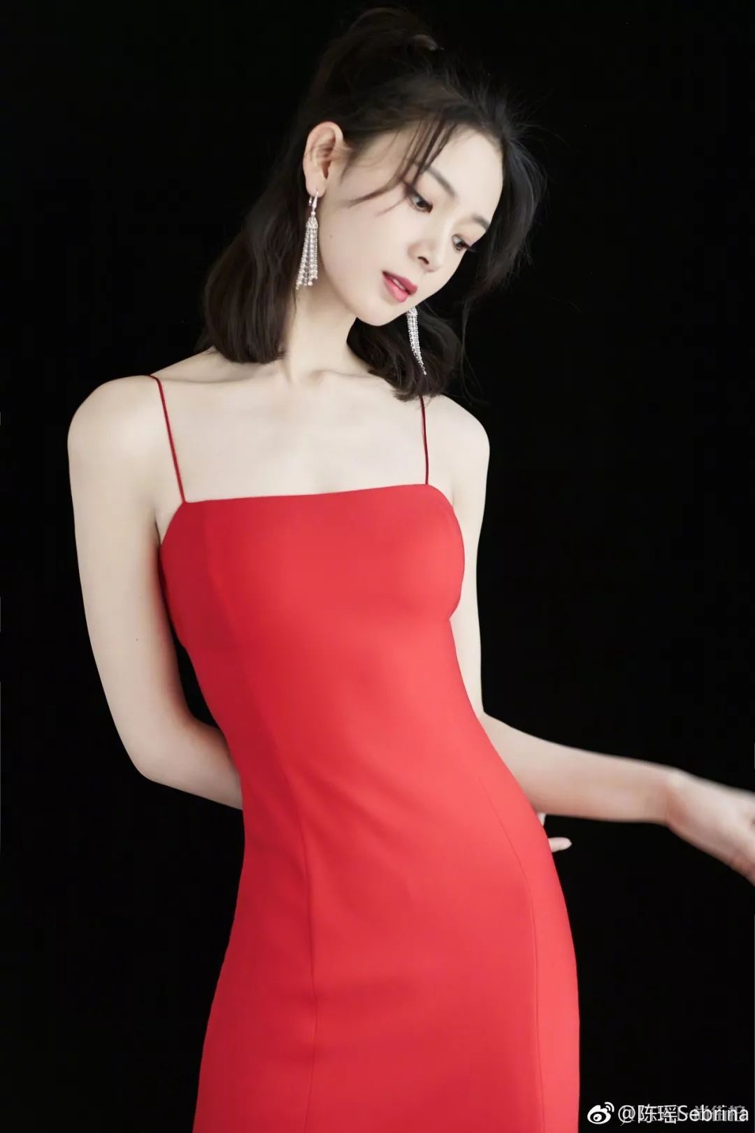 陈瑶的天鹅颈美到让人羡慕！