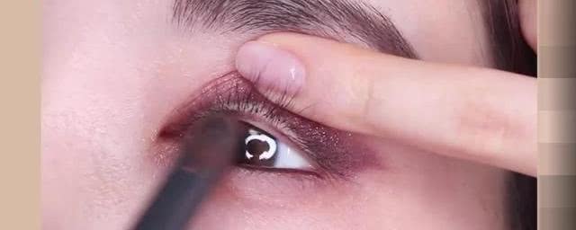 纯干货眼妆分享!冬季桃花妆,只用5分钟让你眼睛美的闪闪发光