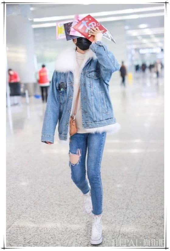 杨超越离开浓妆加持眼睛暗淡又无神