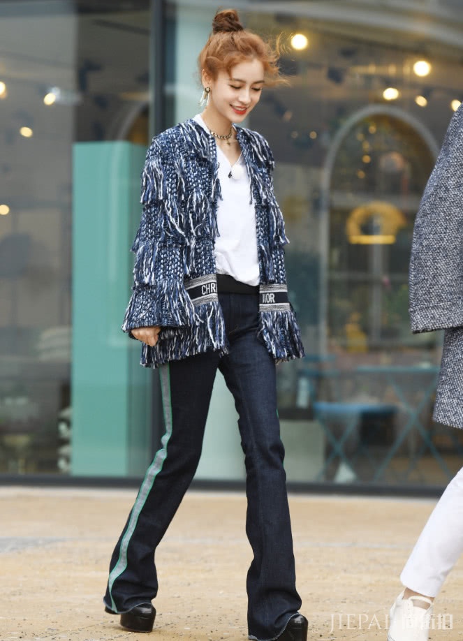 杨颖一双“潜艇鞋”穿出1米8的既视感，越发会穿了！