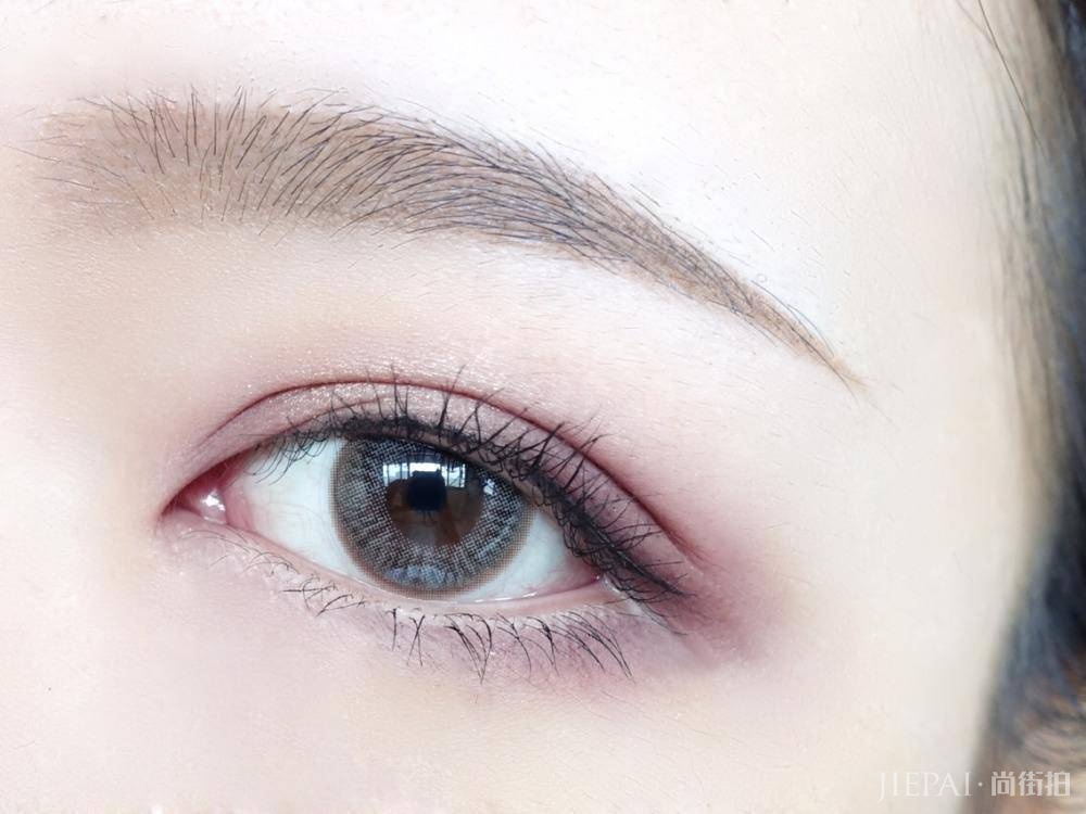 过年看亲戚，什么色系眼妆才能避免非主流？