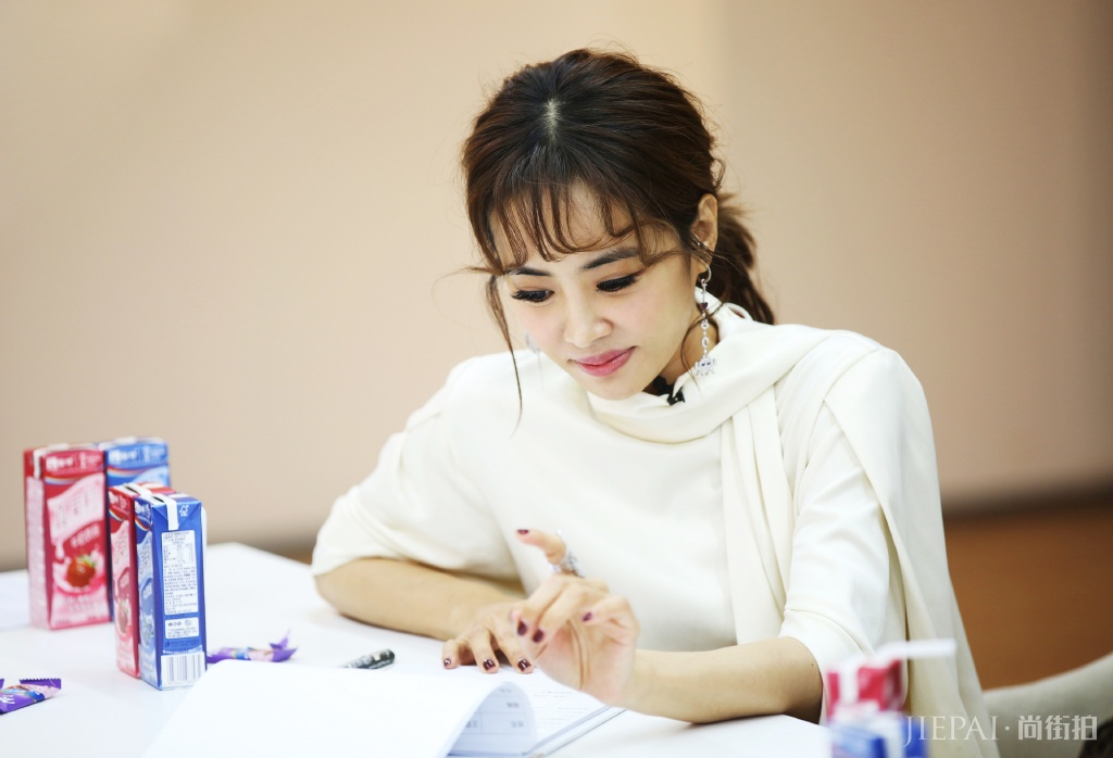 蔡依林每一次的造型都能让人眼前一亮,超级有个性